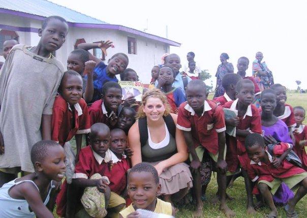 Students and a Projects Abroad volunteer during her teaching work experience in South Africa A group photo is taken of the students and a volunteer teaching in South Africa